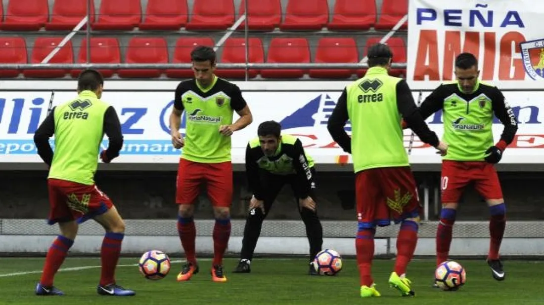 Los jugadores durante el calentamiento/ LALIGA