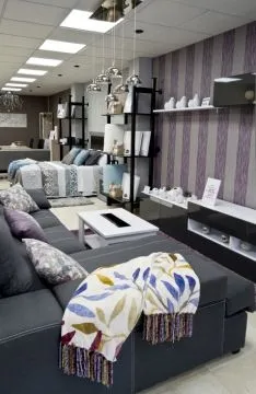 Nueva decoración del interior de Saldos Muñoz. /Patricia Lapresta