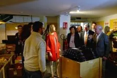 Imagen de la visita de SAR la Reina a El Hueco. /Jta.