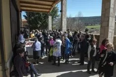 Vino español para todos los vecinos de Narros. /Cedidas.