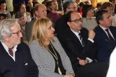 Imagen de la feliz jornada en el colegio este jueves. /Subdeleg.