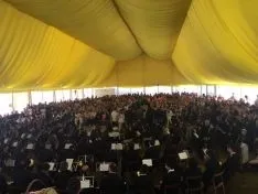 La carpa se queó pequeña para escuchar el concierto homenaje. /Ayto.