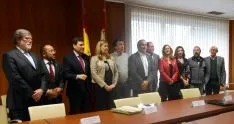 Representantes de las administraciones de la patronal y los sindicatos en la firma del Plan de Dinamización. /SN