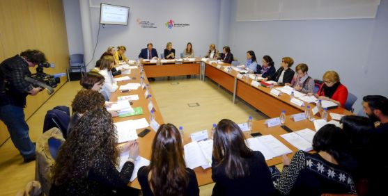 El Consejo Regional de la Mujer en su reunión de este martes. /Jta.