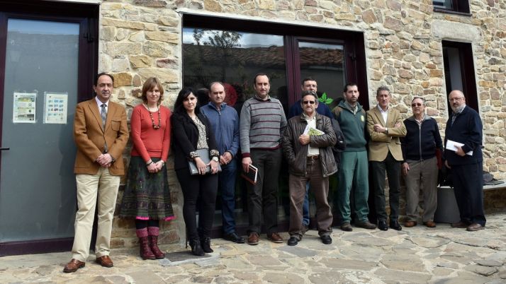 Miembros del Patronato de la Reserva Natural del Acebal de Garagüeta, en la Casa del Parque./Jta.