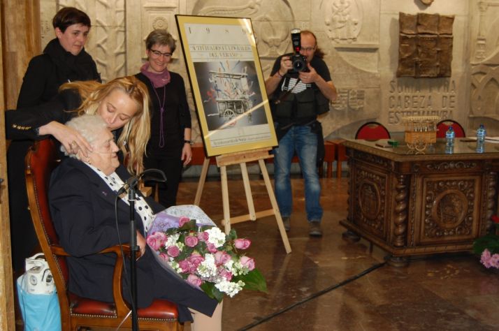 Josefa Fuentes junto a María José Fuentes en el homenaje.
