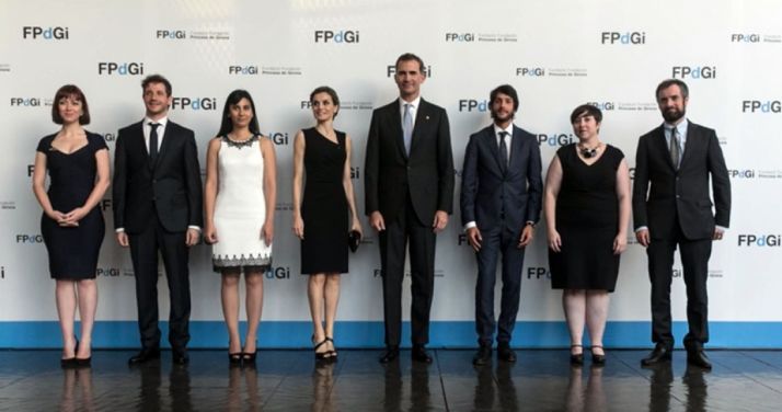 Los Reyes, con miembros de la Fundación Princesa de Girona.