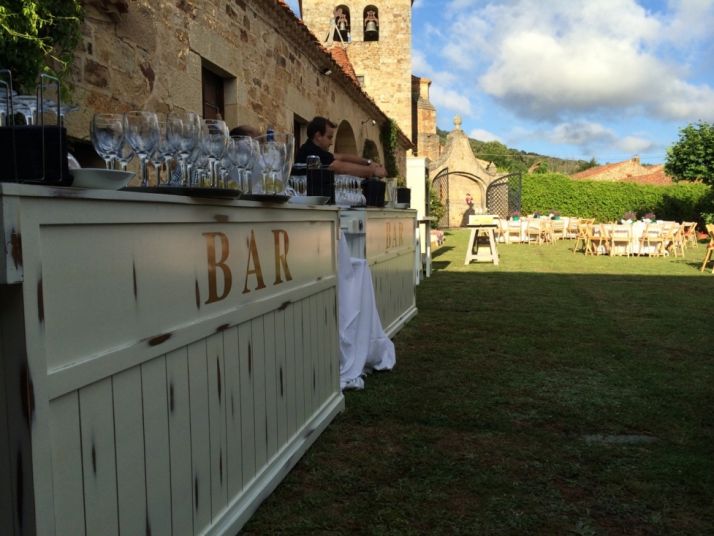 Grumer busca camareros de sala para la temporada de eventos 2017