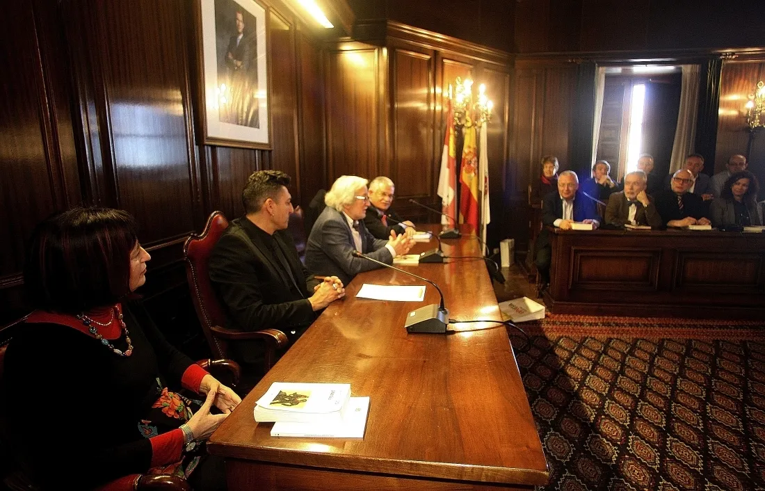 Foto 2 - 'Sin ir m&aacute;s lejos' y 'Patria' premios de la cr&iacute;tica literaria en lengua castellana