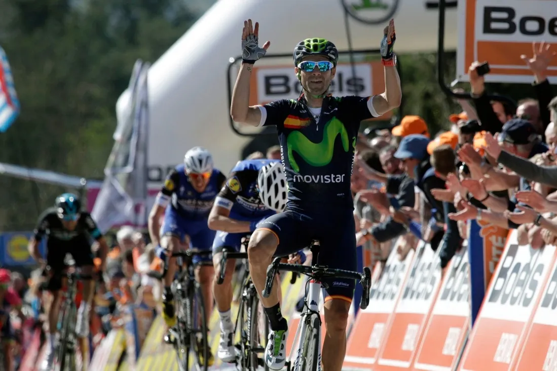 Alejandro Valverde con el maillot de Campeón de España gana la Flecha Valona de 2016