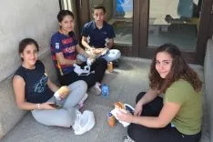 Operacion Bocata 2017 en la plaza de Herradores. /SN