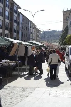Imagen del mercadillo este jueves 6. /Patricia Lapresta