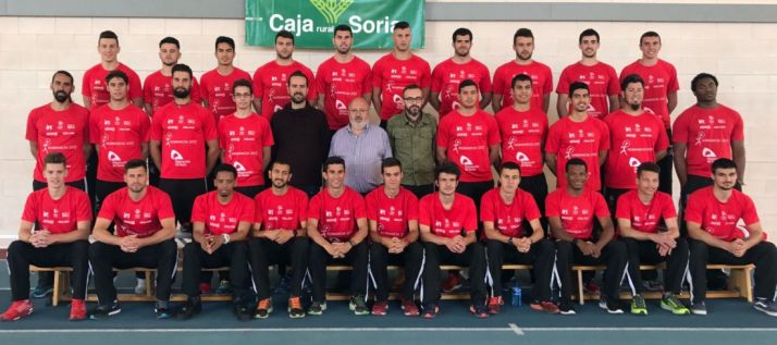 Foto de familia de los atletas este viernes./CAN