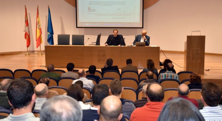 Imagen de la conferencia en la sede de la Delegación. /Jta.