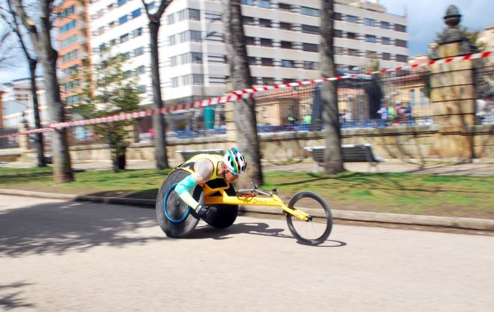Un paraduatleta en la Alameda de Cervantes. /SN