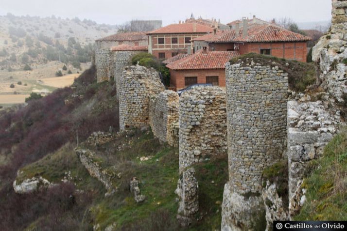 Murallas deterioradas de Calatañazor.