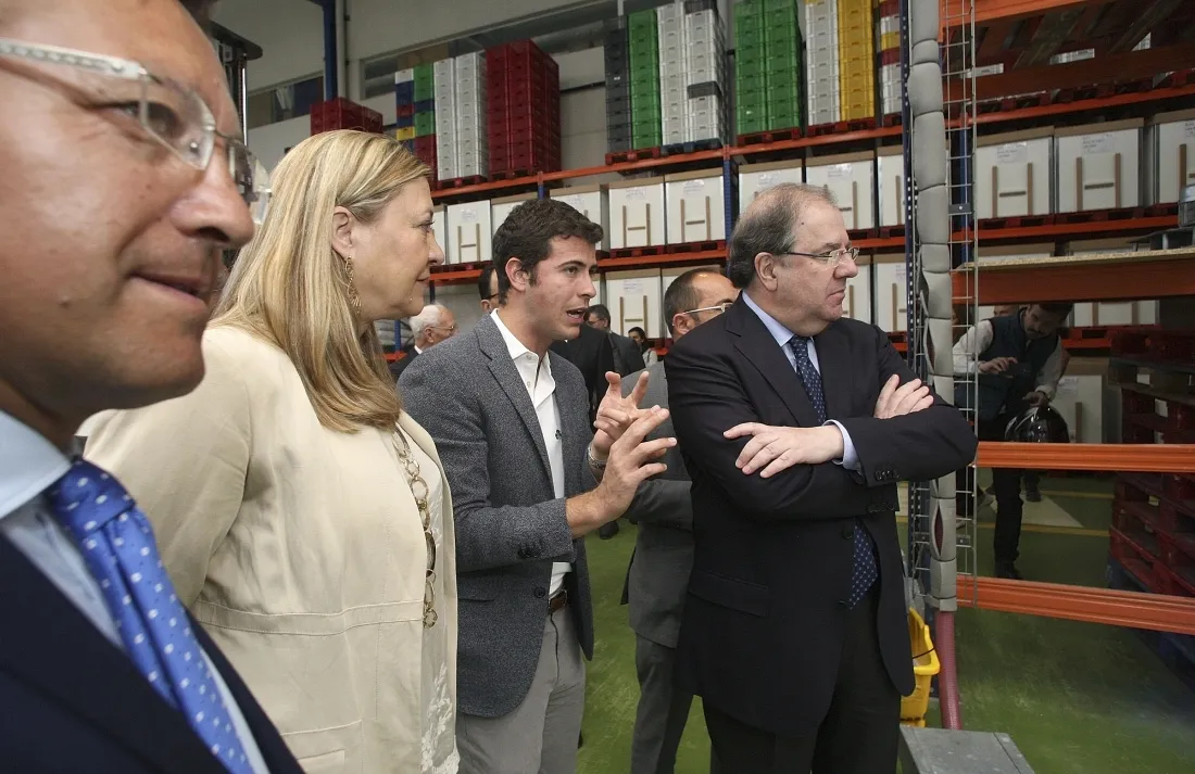 Una imagen de la visita de Herrera al polígono olvegueño. /SN