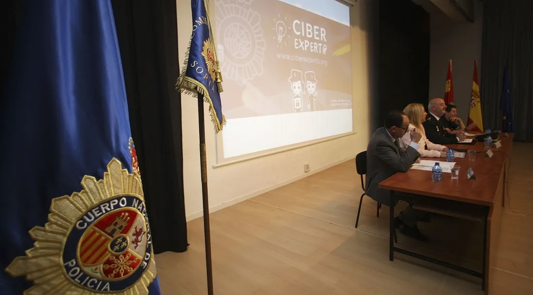 Un momento de la entrega de diplomas. /SN