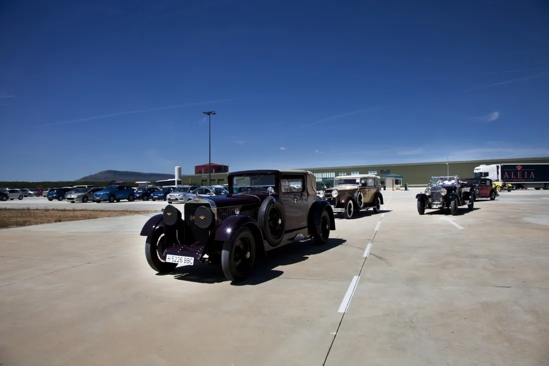 Vehículos del Rallye Numancia-Hispano Suizo.