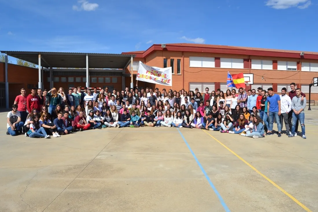 Alumnos y ex alumnos del Colegio Doce Linajes de Soria. /SN