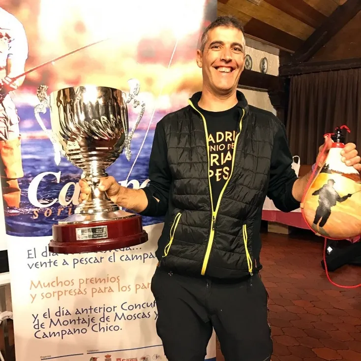Herrero con su trofeo. /CPCS
