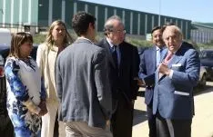 Una imagen de la visita de Herrera al polígono olvegueño. /SN