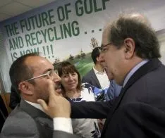 Una imagen de la visita de Herrera al polígono olvegueño. /SN