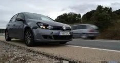 Un vehículo tras un atropello a un animal incontrolado en la N-122, en el Madero. /SN