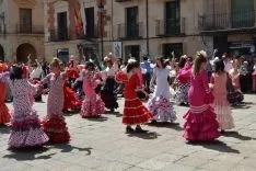 Baile de sevillanas en la plaza Mayor. /SN