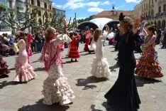 Baile de sevillanas en la plaza Mayor. /SN