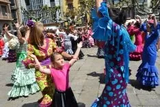 Baile de sevillanas en la plaza Mayor. /SN
