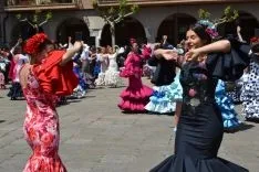 Baile de sevillanas en la plaza Mayor. /SN