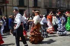 Baile de sevillanas en la plaza Mayor. /SN