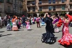 Baile de sevillanas en la plaza Mayor. /SN