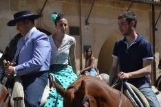 Foto 32 - Color, volantes y caballos en la plaza Mayor y en El Calaver&oacute;n