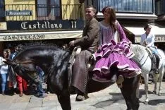 Foto 24 - Color, volantes y caballos en la plaza Mayor y en El Calaver&oacute;n