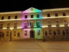 Distintas imágenes que brinda la nueva iluminación del edificio.