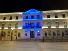 Distintas imágenes que brinda la nueva iluminación del edificio.