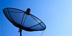 Una antena para recepción de señal vía satélite.