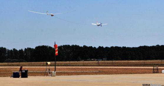 Prácticas de vuelo sin motor en el aeródromo./SN