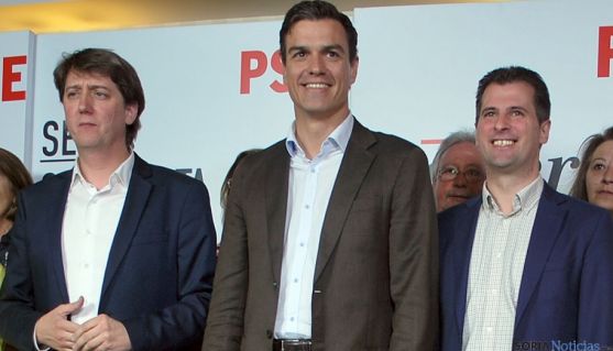 Sánchez (ctro.), entre Tudanca y Mínguuez (izda.) en su visita a Soria en 2015. /SN
