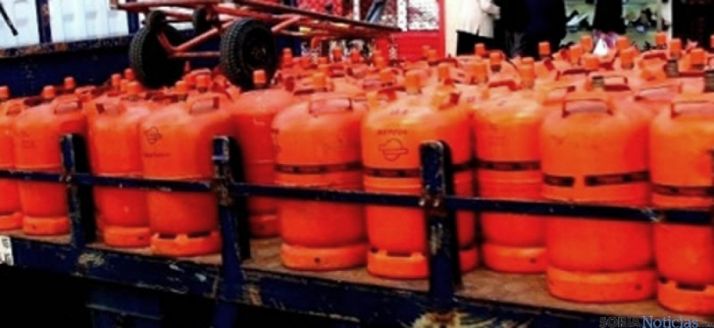 Bombonas en un camión de reparto./SN