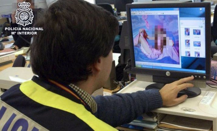 Un agente del CNP durante la investigación./CNP