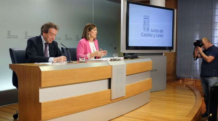 José A. de Santiago-Juárez y Milagros Marcos tras el Consejo de Gobierno.