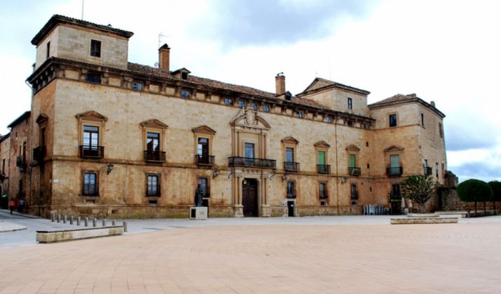 El palacio de los Hurtado de Mendoza alberga la oficina de turismo de Almazán. /SN