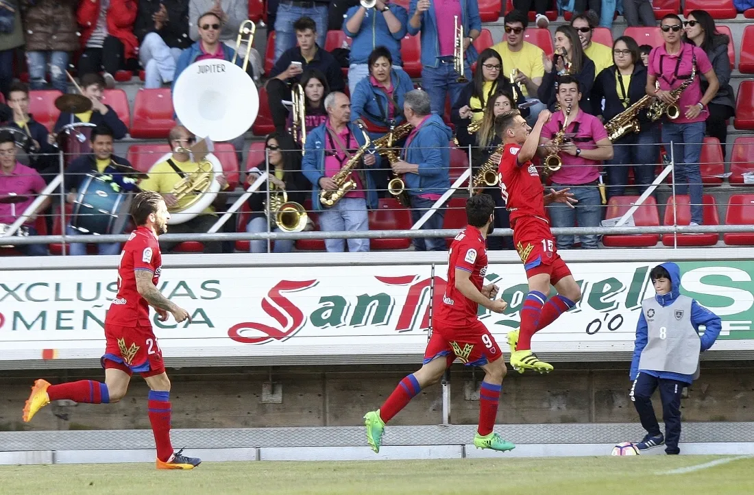 Foto 2 - El Numancia gana 1-0 ante el UCAM Murcia