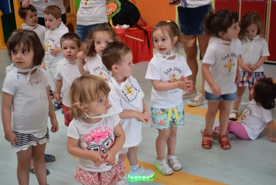 Foto 11 - La Escuela Infantil de Camaretas celebra las fiestas de San Juan