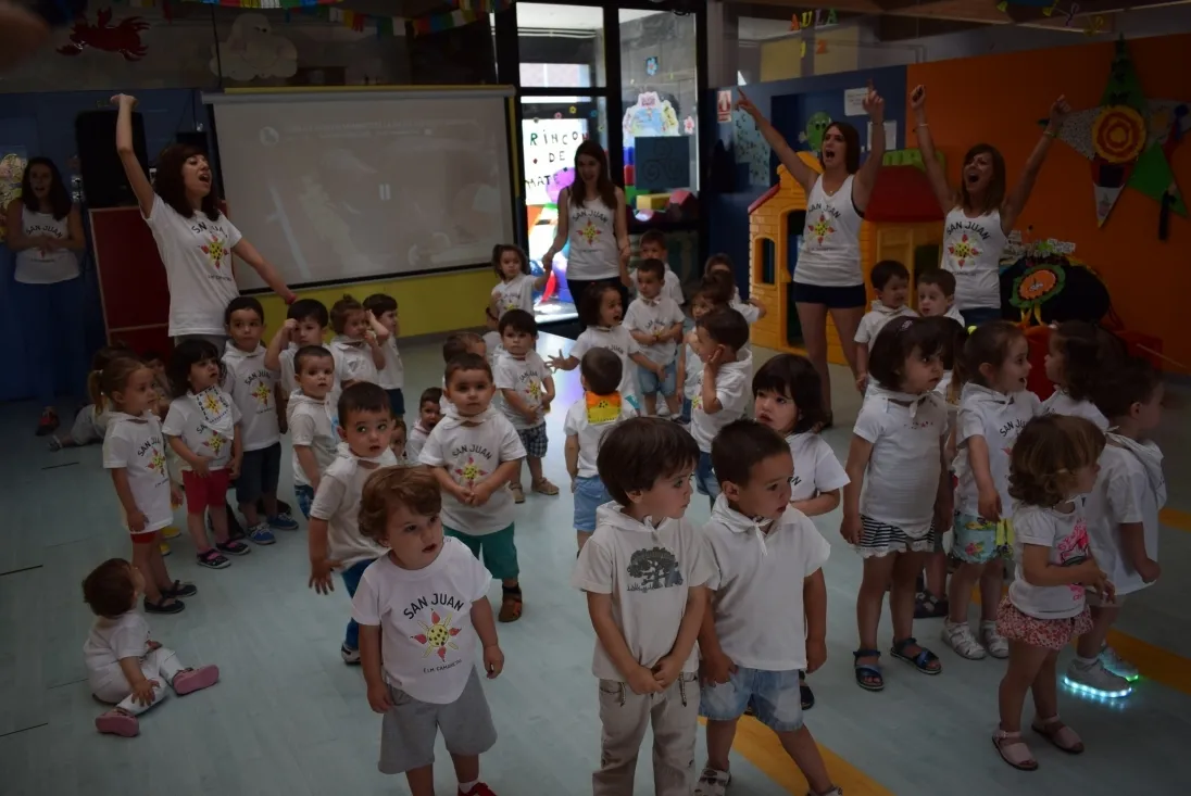 Foto 10 - La Escuela Infantil de Camaretas celebra las fiestas de San Juan