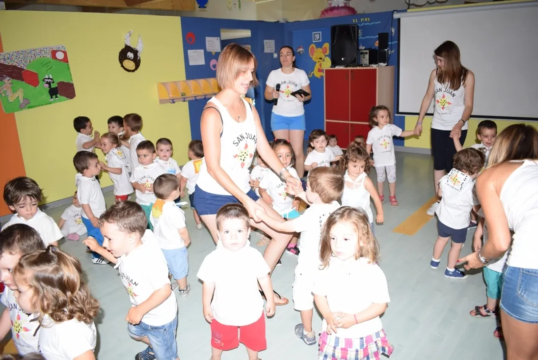 Foto 8 - La Escuela Infantil de Camaretas celebra las fiestas de San Juan