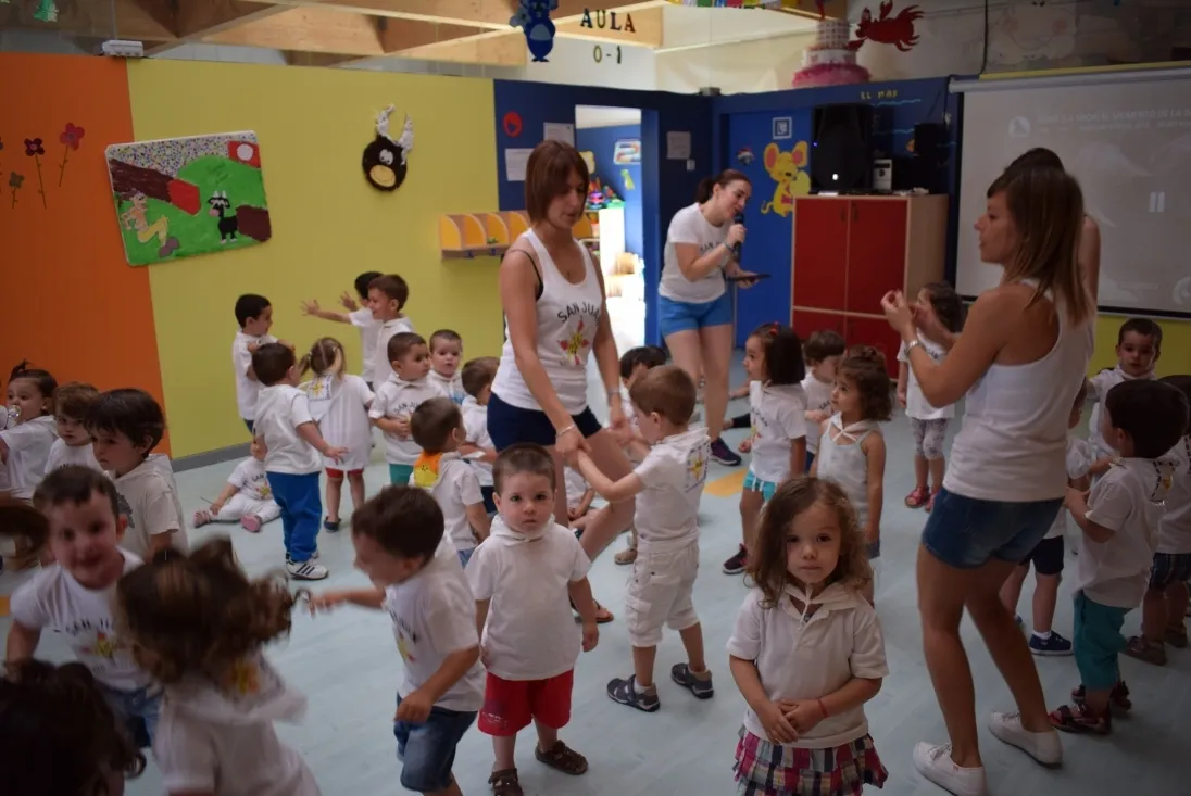 Foto 7 - La Escuela Infantil de Camaretas celebra las fiestas de San Juan